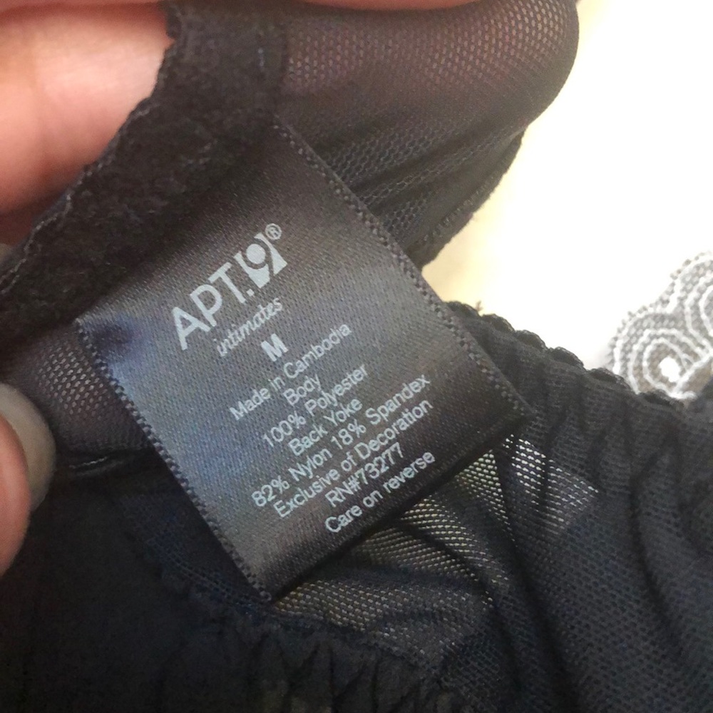 Lingerie - Picture 3 of 6